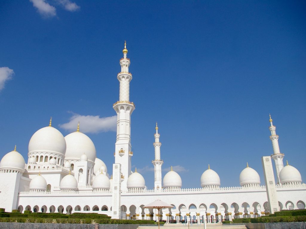 Mezquita Sheikh Zayed, un sitio imprescindible que ver en Abu Dhabi