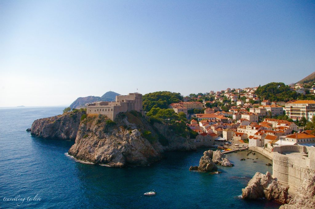 Vistas del casco antiguo de Dubrovnik desde las murallas