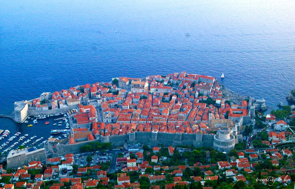Vistas del casco antiguo de Dubrovnik desde el monte Utverda