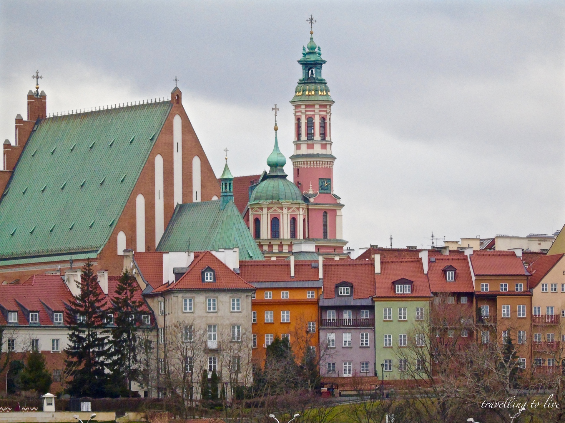 Vistas del casco antiguo de Varsovia desde el Barrio de Praga