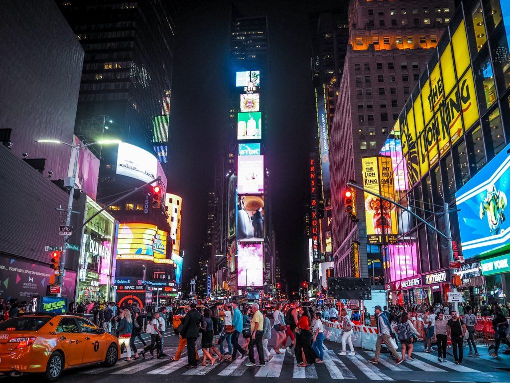 Noche en Times Square, la zona más icónica de Nueva York