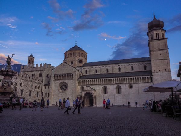 Atardecer en la Piazza Duomo de Trento