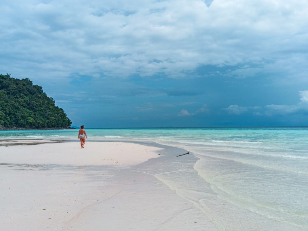 Playa paradisíaca en Koh Rok, la mejor isla para hacer snorkel en Tailandia