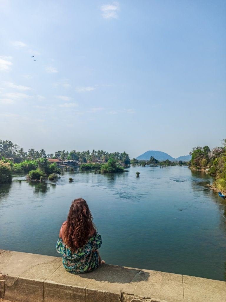 Puente que comunica Don Det y Don Khon en las 4000 islas, en Laos