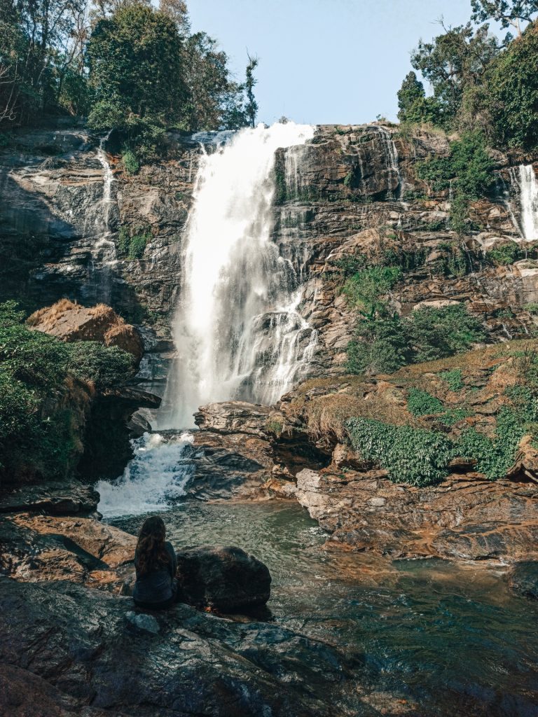 Wachirathan Falls en el Parque Nacional Doi Inthanon, Tailandia