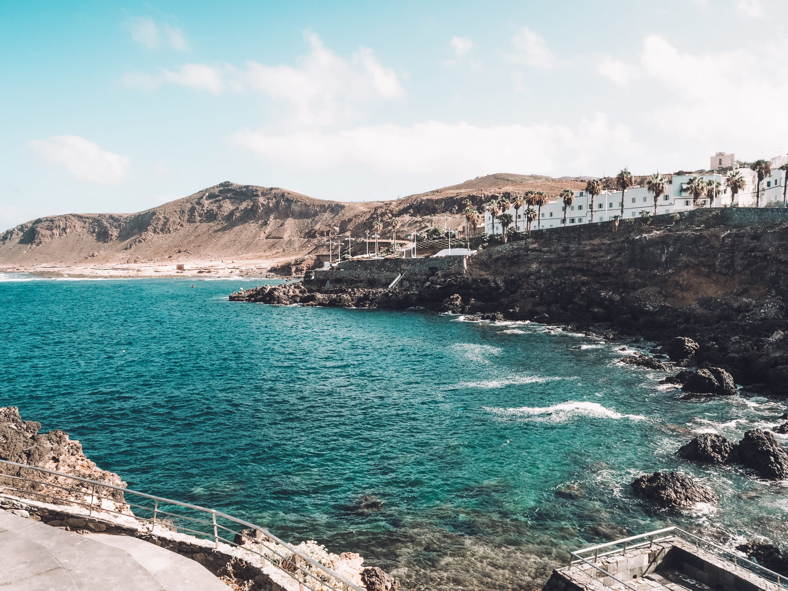 Paseo por la costa de las Palmas de Gran Canaria, un imprescindible en la isla
