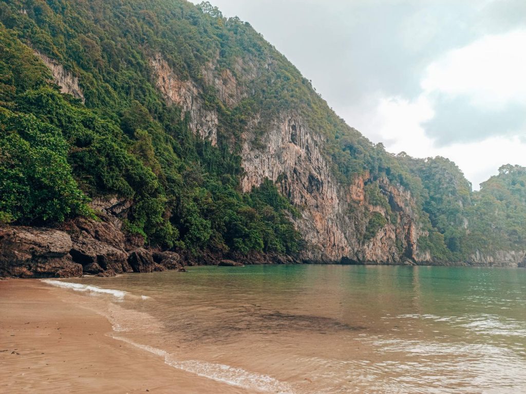 Sabai Beach, una playa escondida en Koh Mook