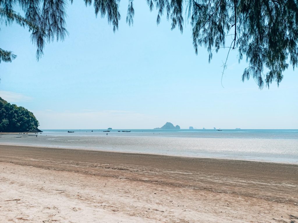 Noppharat Beach, una playa local preciosa que ver en Ao Nang, Krabi