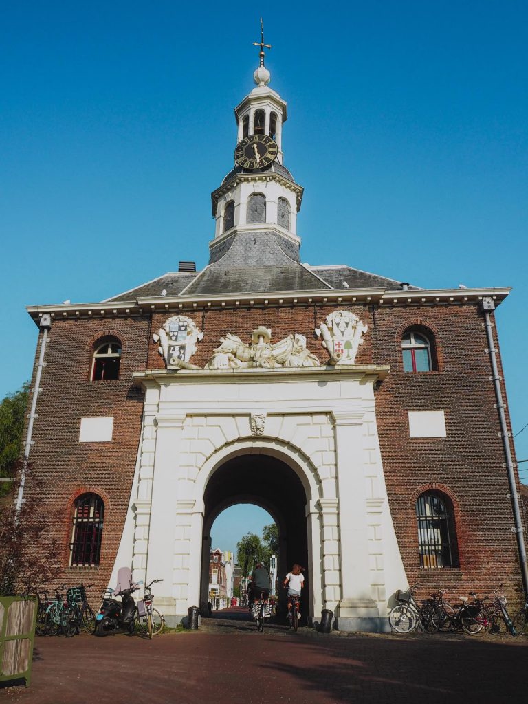 Visbrasserie de Poort, una de las puertas de entrada a Leiden