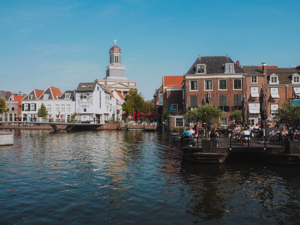 Vismarkt, la zona más animada de Leiden