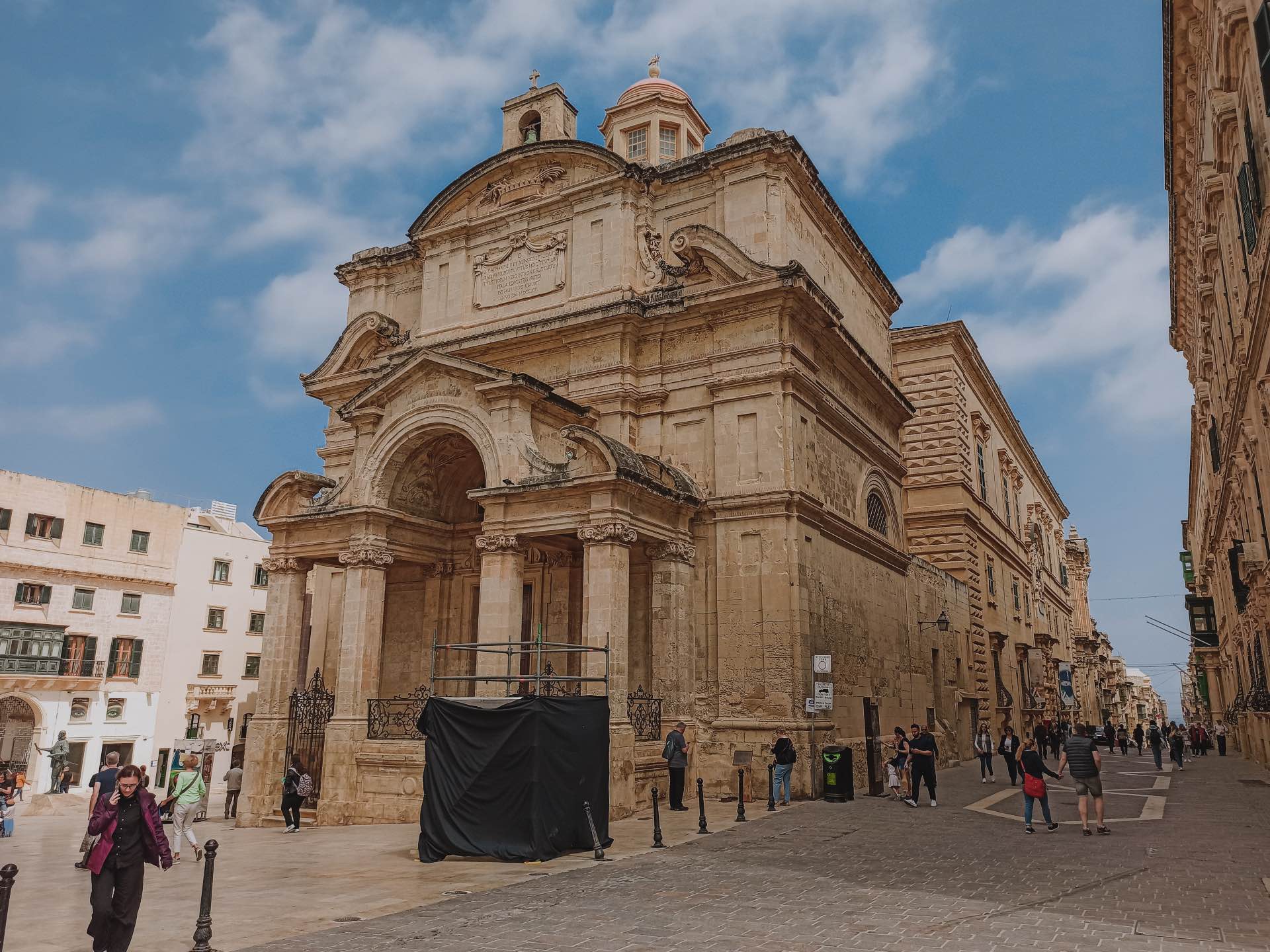 Alrededores de la Ópera Real de La Valletta, unas ruinas convertidas en un teatro al aire libre