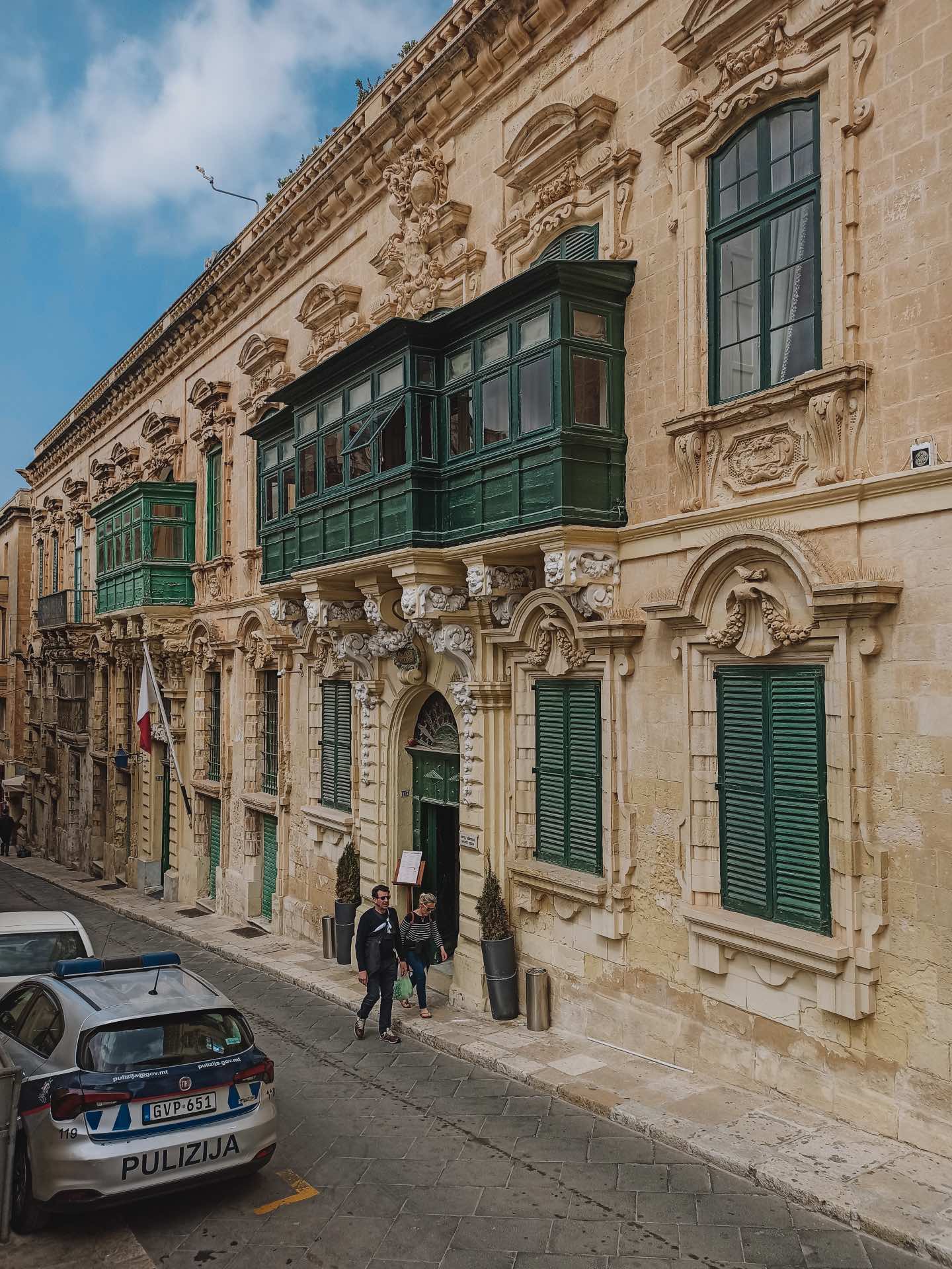 Calle de la Casa Rocca Piccola, un antiguo palacio aristócrata que visitar en La Valletta