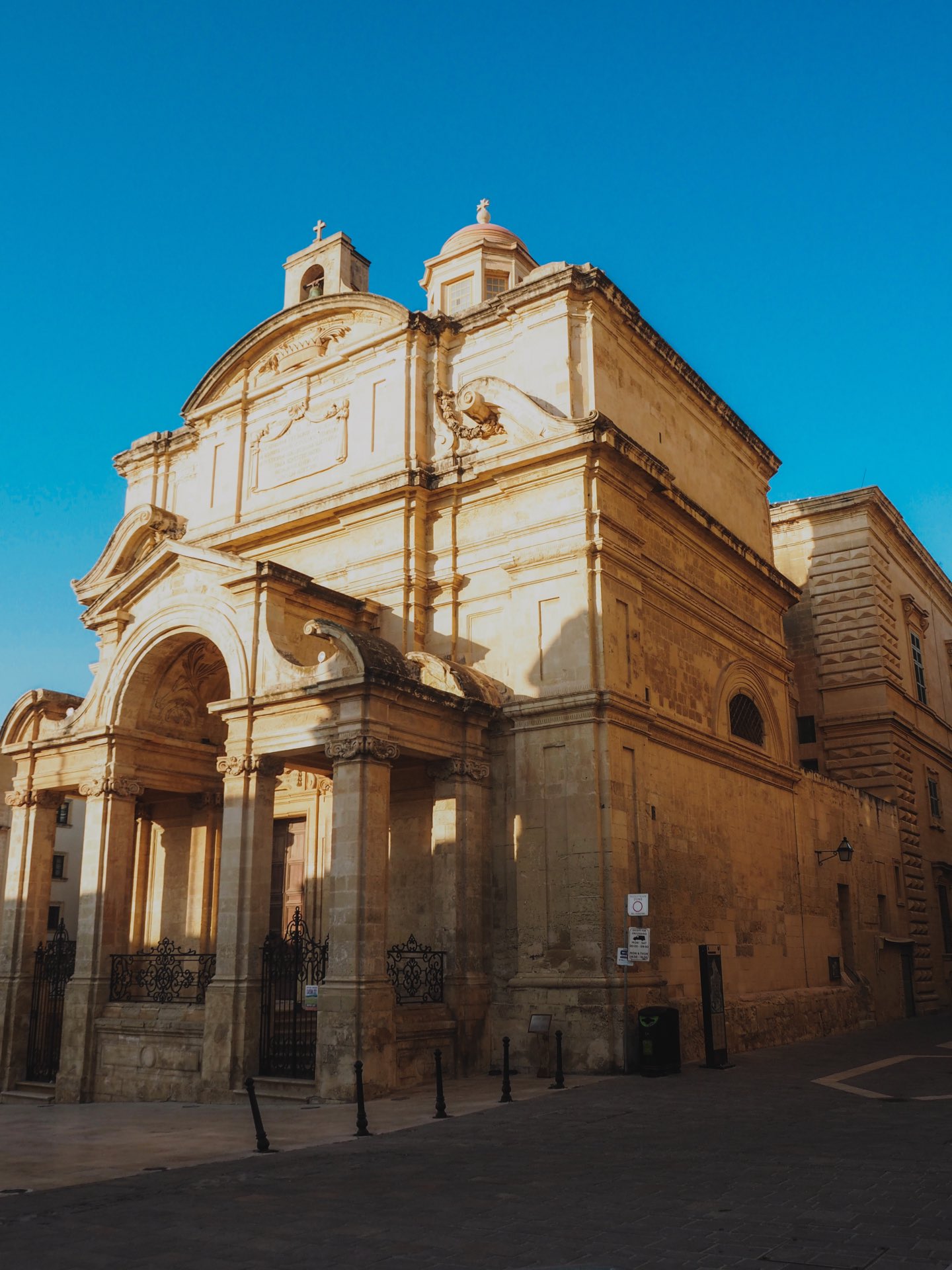Una de las iglesias más bonitas que ver en La Valletta