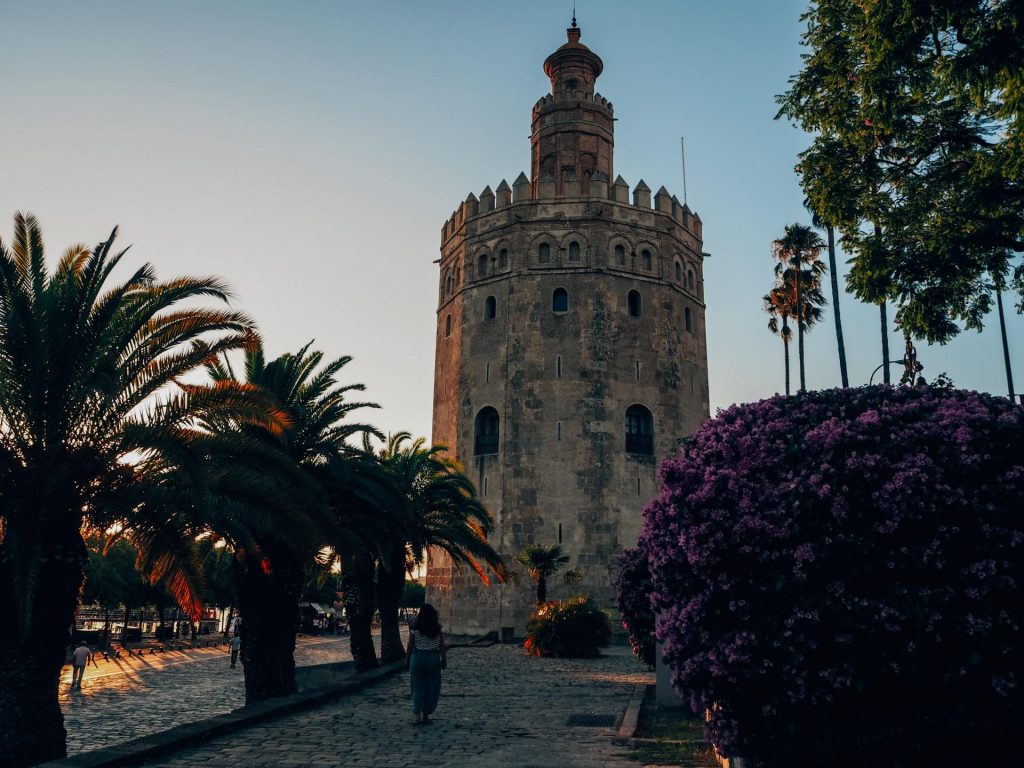 Torre del Oro, uno de los sitios imprescindibles que ver en Sevilla