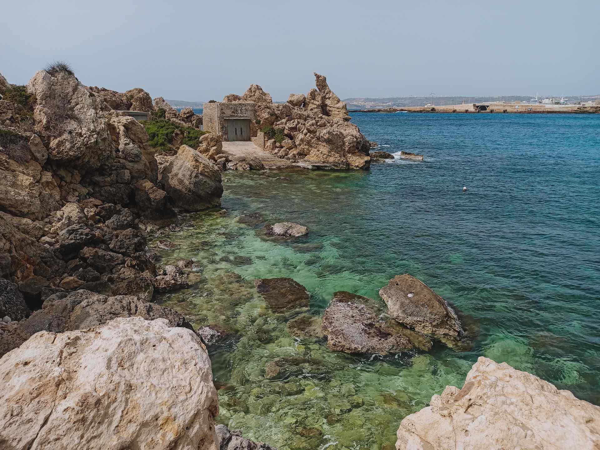 Paradise Bay, una de las playas más bonitas que ver en Malta