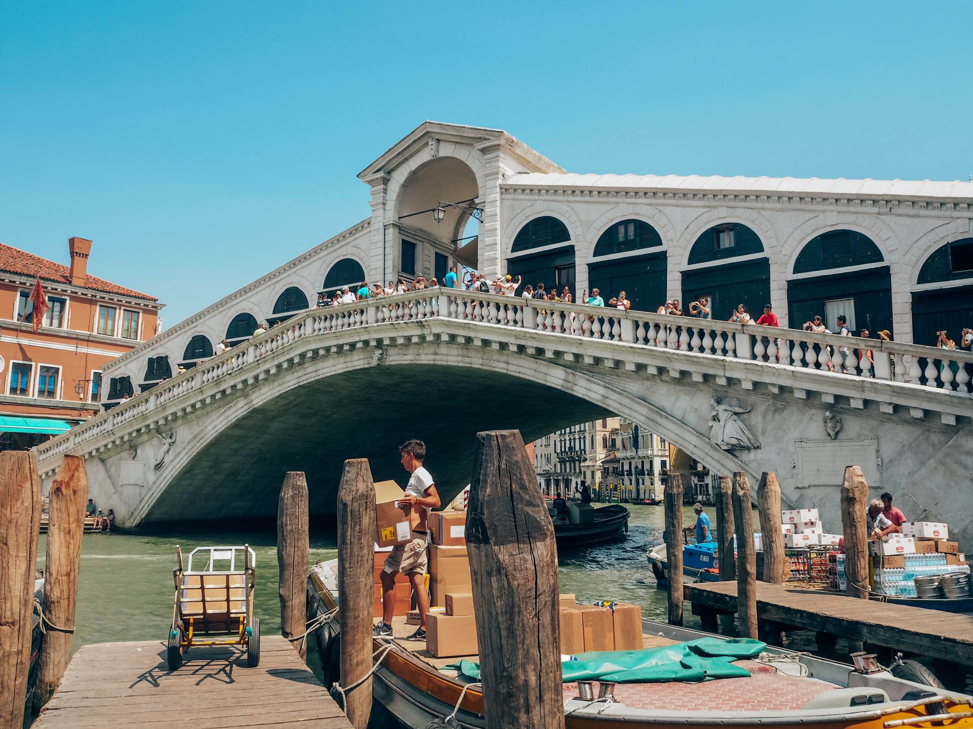 Puente Rialto, un sitio espectacular que visitar en Venecia