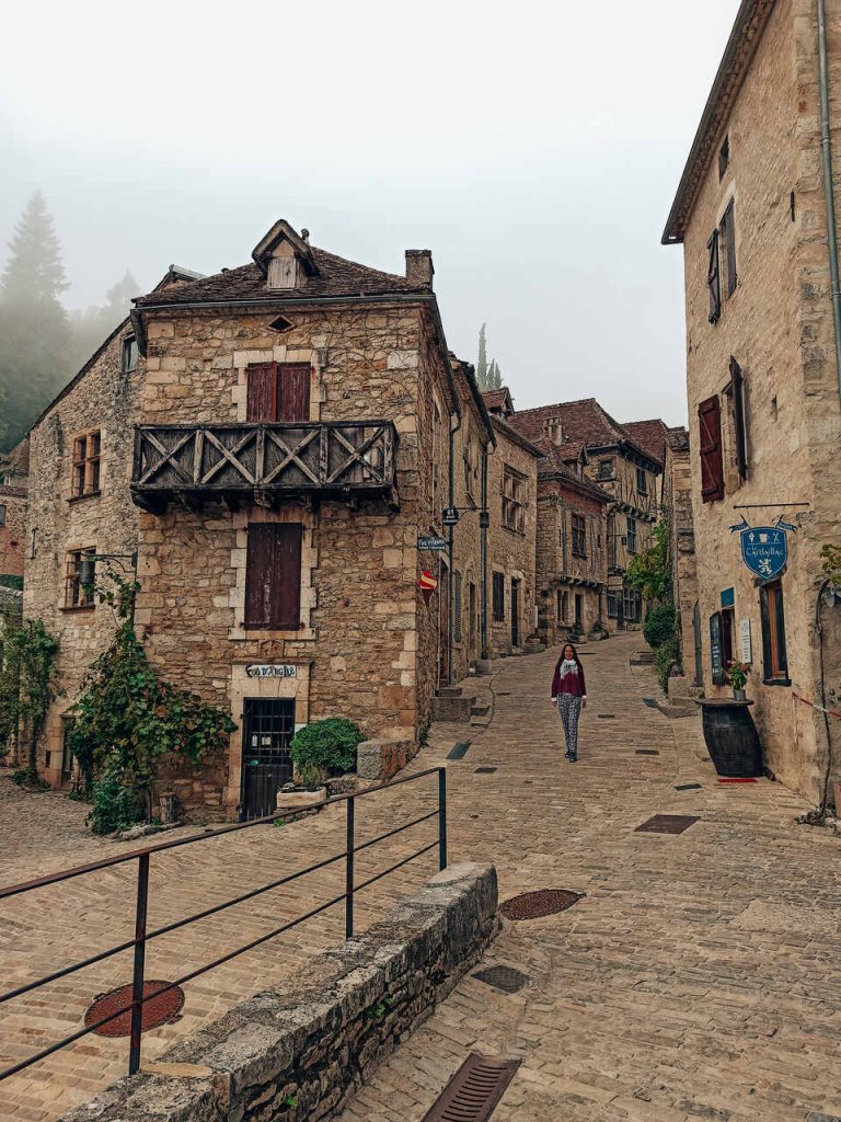 Paseando por las calles de Saint-Cirq-Lapopie, el pueblo más misterioso de Midi-Pyrénées