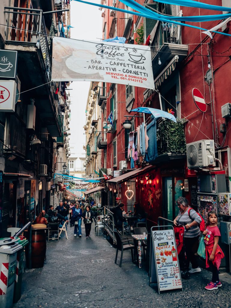 Barrio Español, la zona con más ambiente de Nápoles