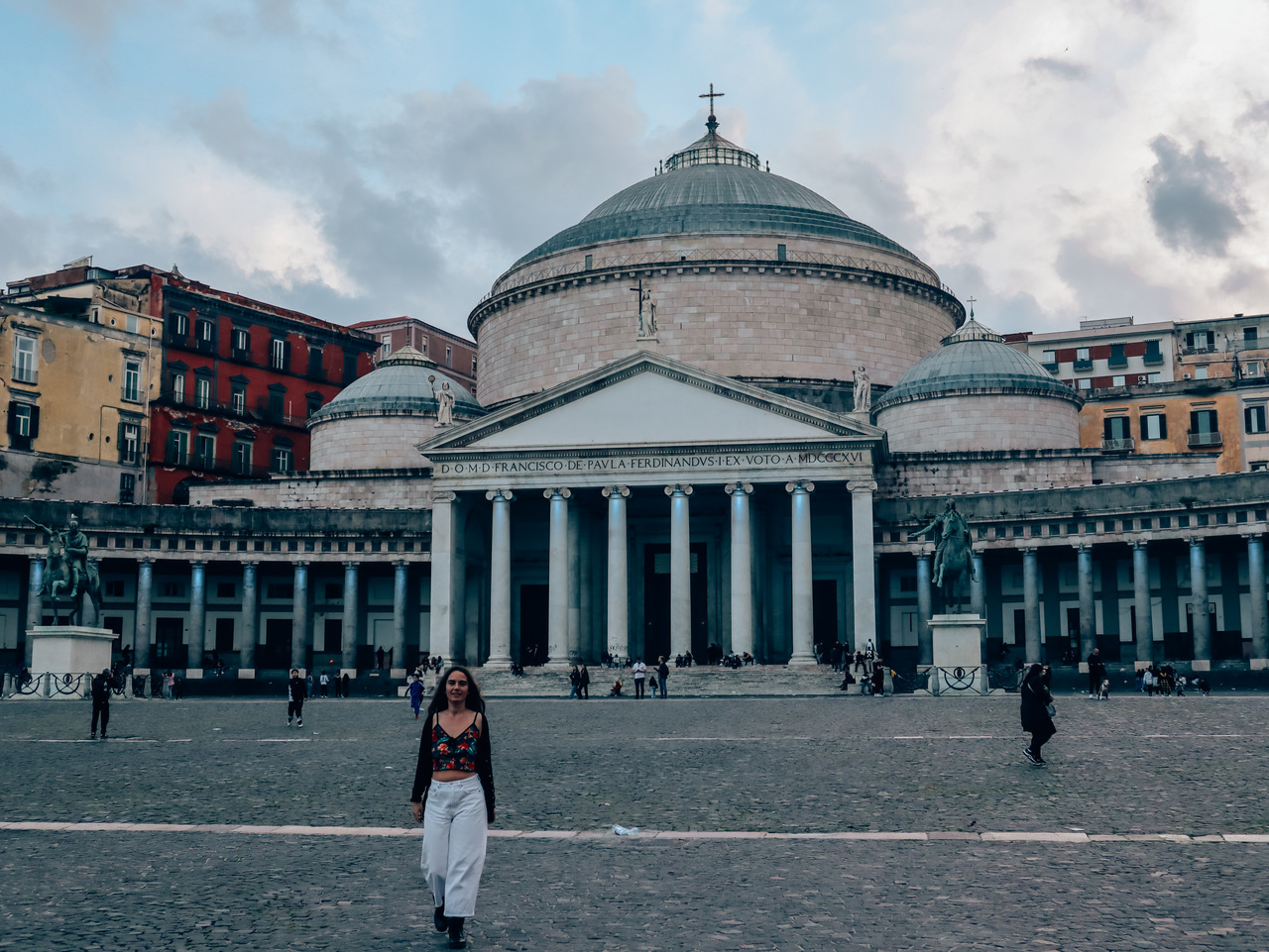 Piazza del Plebiscito, un imprescindible que ver en Nápoles