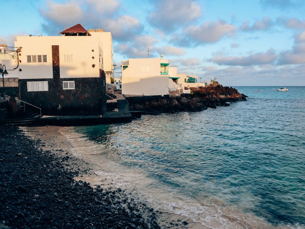 Playa de Punta Mujeres, un pueblo con encanto en Lanzarote