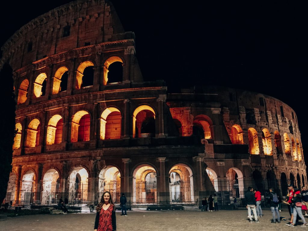 Paseo nocturno por el Coliseo de Roma