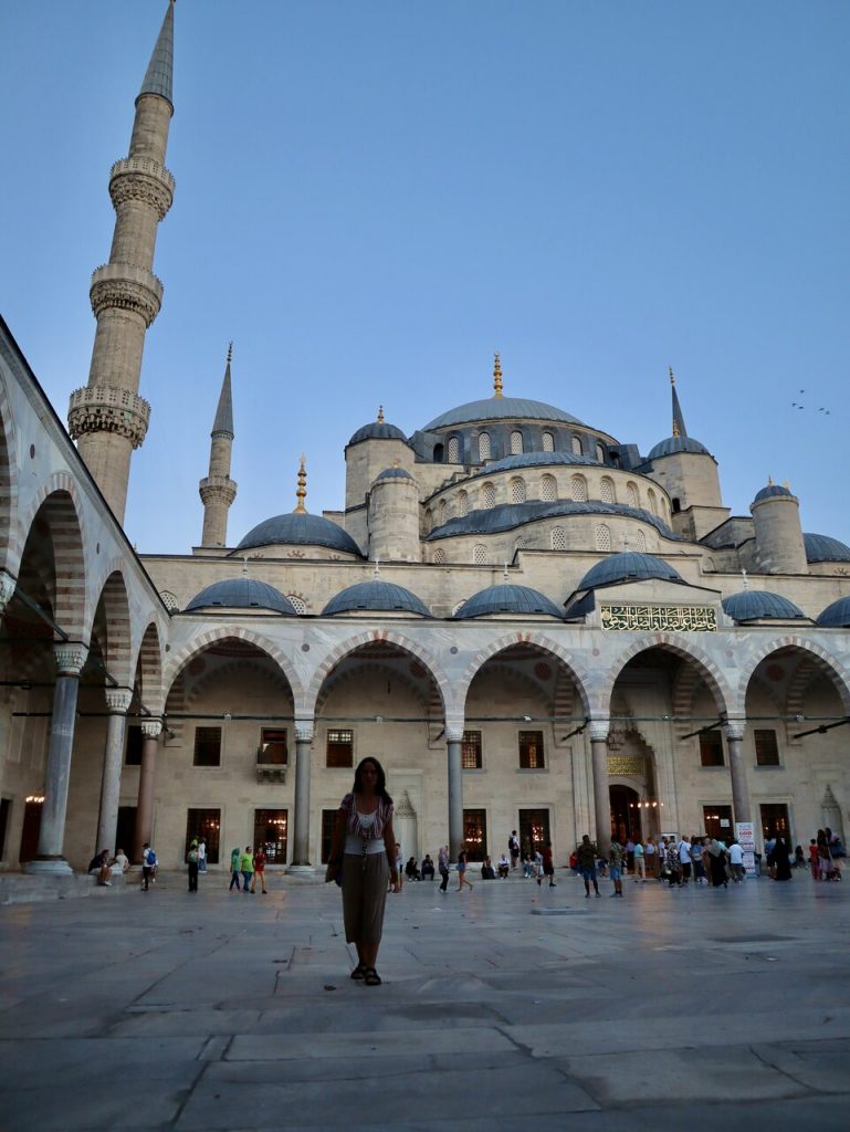 Mezquita Azul al atardecer, la más importante de Estambul
