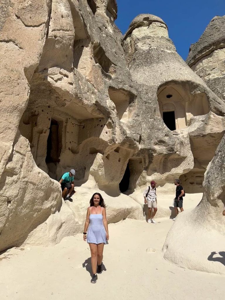 Posando en el spot más famoso de Capadocia, Pasabag