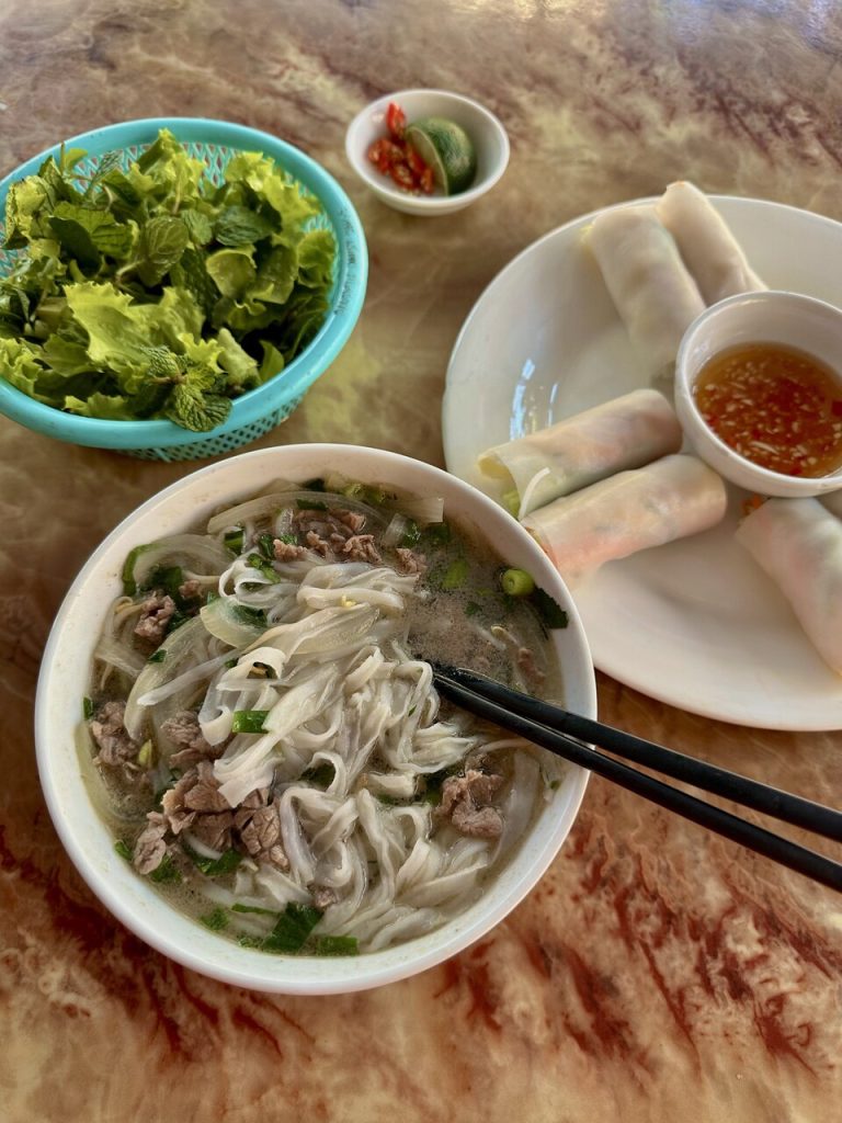 Yummy 2 Restaurant, el mejor sitio donde probar la comida local en Cat Ba